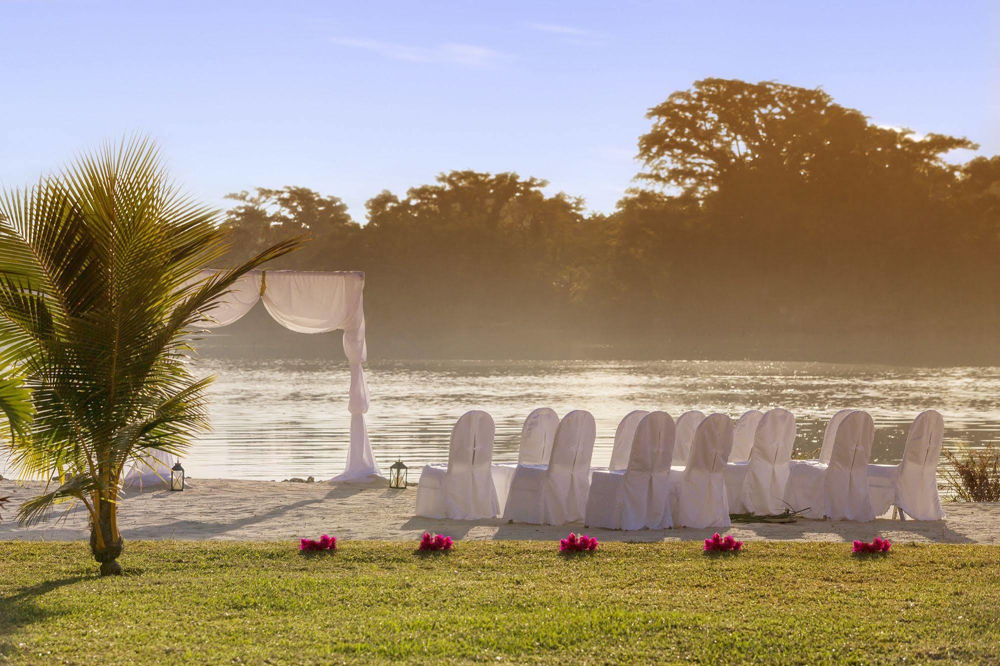 Ramada Resort By Wyndham Port Vila Exterior foto